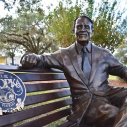 City of Apopka bronze statue in park