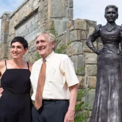 artist suzie hallier and her sculpture